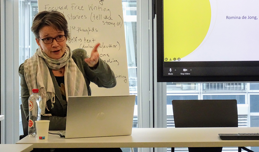 Romina de Jong, one of OSUN faculty, presenting